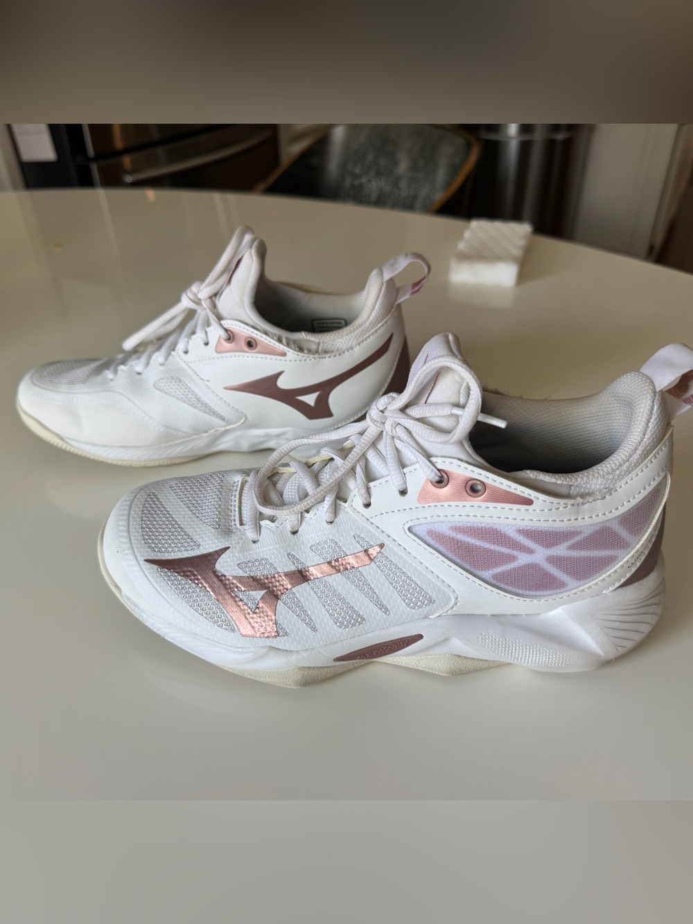 Mizuno Women’s White Athletic Sneakers with Rose Gold Accents - 6.5 women’s